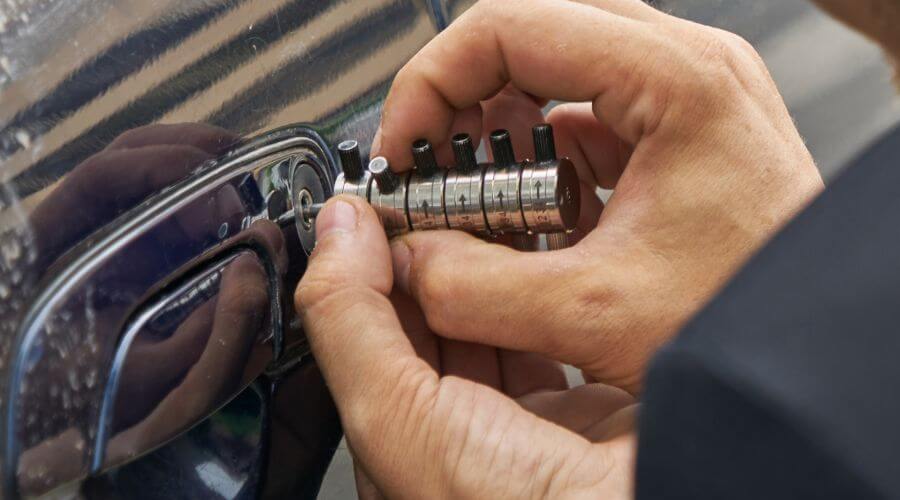 Expert Emergency Roof Repairs services in Guilford, MO